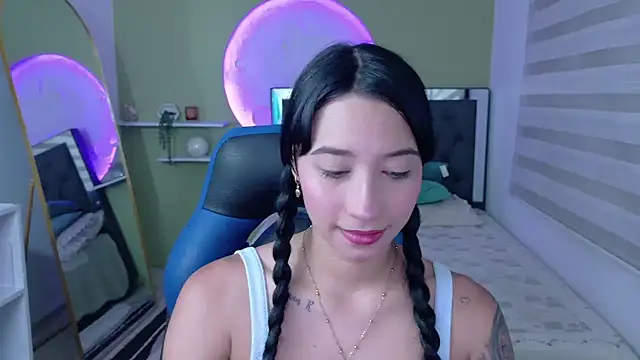 Snapshot of ivvoncute chatting on July 2, 1:39 am ivvoncute online show from July 2, 1:39 am