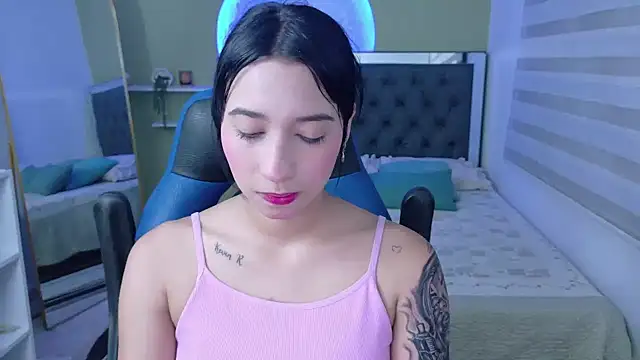 Snapshot of ivvoncute chatting on June 22, 1:00 am ivvoncute online show from June 22, 1:00 am