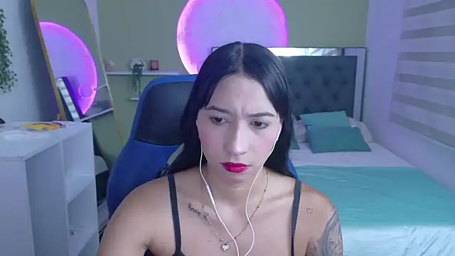 Snapshot of ivvoncute chatting on July 8, 1:19 am ivvoncute online show from July 8, 1:19 am