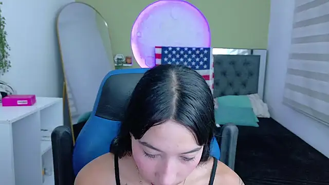 Snapshot of ivvoncute chatting on July 18, 2:31 am ivvoncute online show from July 18, 2:31 am