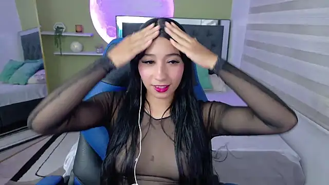Snapshot of ivvoncute chatting on June 5, 1:43 am ivvoncute online show from June 5, 1:43 am