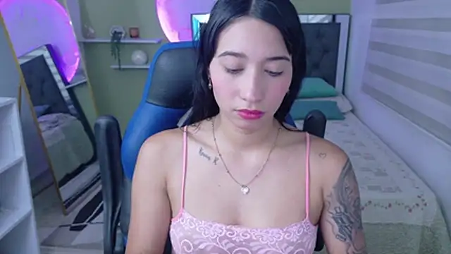 Snapshot of ivvoncute chatting on July 7, 2:25 am ivvoncute online show from July 7, 2:25 am