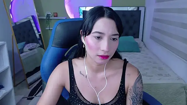 Snapshot of ivvoncute chatting on June 26, 1:44 am ivvoncute online show from June 26, 1:44 am