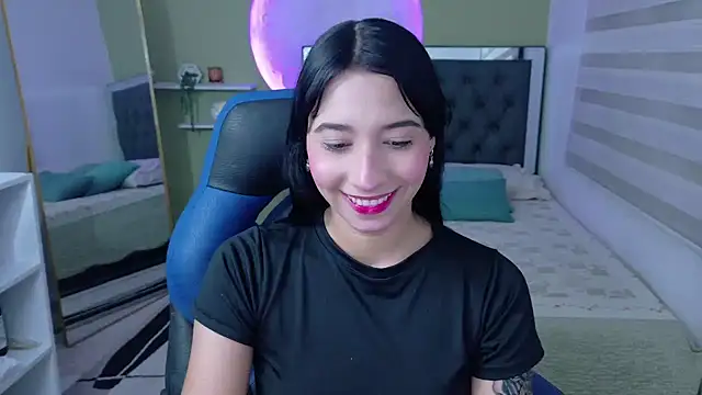 Snapshot of ivvoncute chatting on June 23, 12:52 am ivvoncute online show from June 23, 12:52 am
