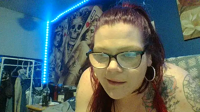 Snapshot of Sexymilf6992 chatting on March 13, 8:41 am Sexymilf6992 online show from March 13, 8:41 am