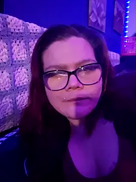 Snapshot of Sexymilf6992 chatting on March 9, 8:07 am Sexymilf6992 online show from March 9, 8:07 am