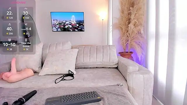 sofiawiliams online show from April 5, 1:07 pm