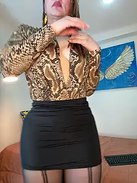 Viictoria-Jones online show from April 15, 10:10 am