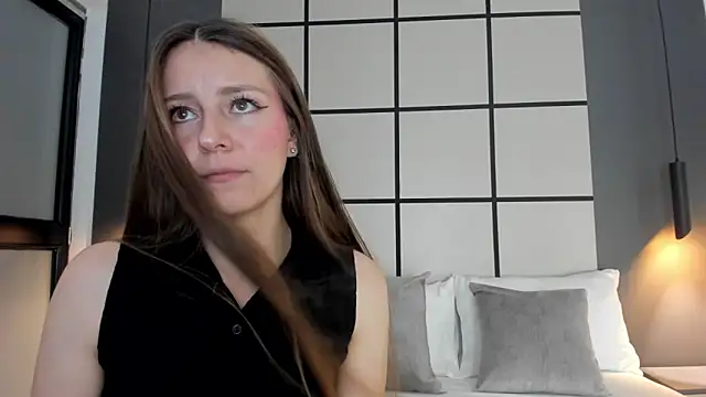 elaia bridge online show from April 9, 7:09 pm