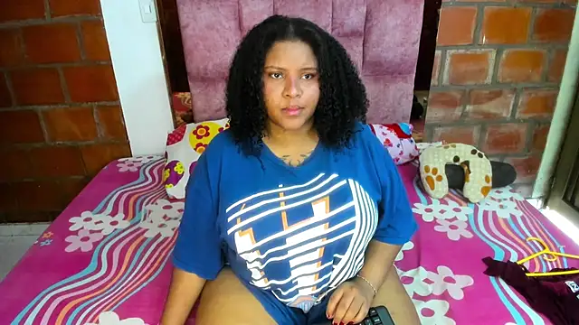 Snapshot of Valentina_belmont chatting on June 12, 6:49 pm Valentina belmont online show from June 12, 6:49 pm