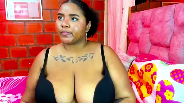Snapshot of Valentina_belmont chatting on May 28, 4:20 am Valentina belmont online show from May 28, 4:20 am