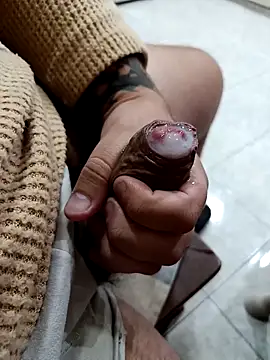 Snapshot of AlanInt chatting on April 6, 6:58 am AlanInt online show from April 6, 6:58 am