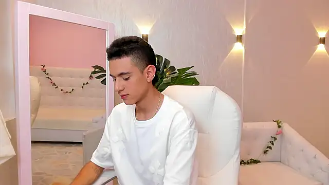 dominicjonnes online show from February 25, 6:30 pm