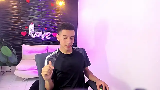 dominicjonnes online show from April 15, 7:40 pm