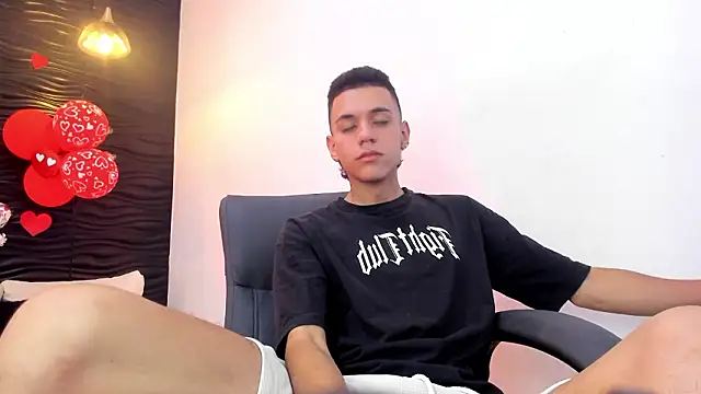 dominicjonnes online show from March 18, 10:54 pm