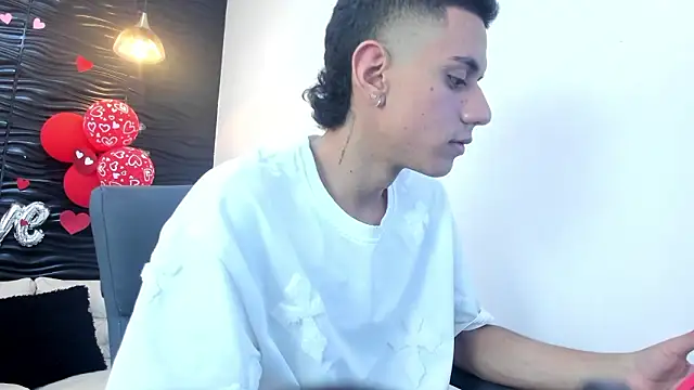 dominicjonnes online show from March 16, 8:33 pm