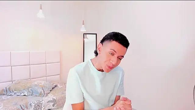 dominicjonnes online show from April 14, 9:09 pm