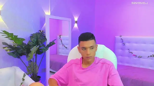 dominicjonnes online show from March 28, 3:46 pm