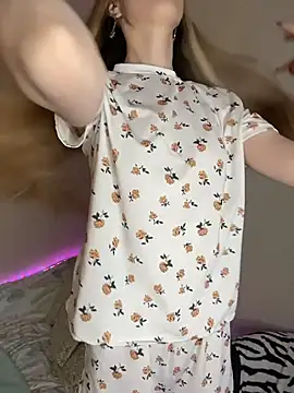 Snapshot of EvelynRavenwood chatting on February 25, 3:23 pm EvelynRavenwood online show from February 25, 3:23 pm