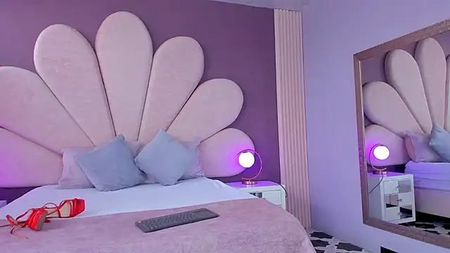 EmiilyRousee online show from March 3, 4:36 pm