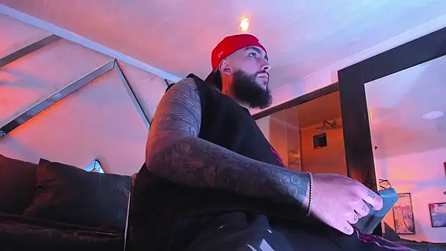 SantiagoHincapiie online show from February 26, 4:12 am