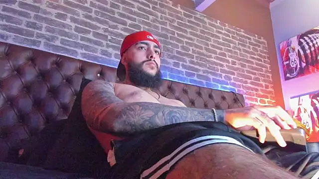 SantiagoHincapiie online show from March 11, 8:36 pm