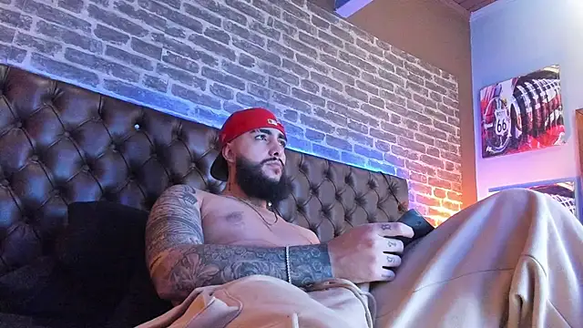 SantiagoHincapiie online show from March 8, 4:27 am