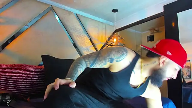 SantiagoHincapiie online show from February 25, 4:23 am