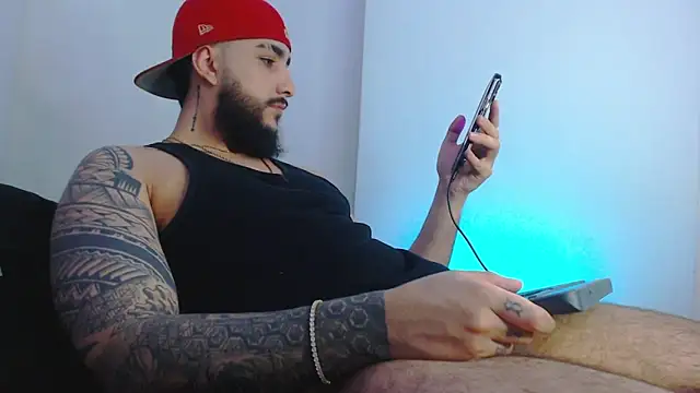 SantiagoHincapiie online show from March 19, 11:16 pm