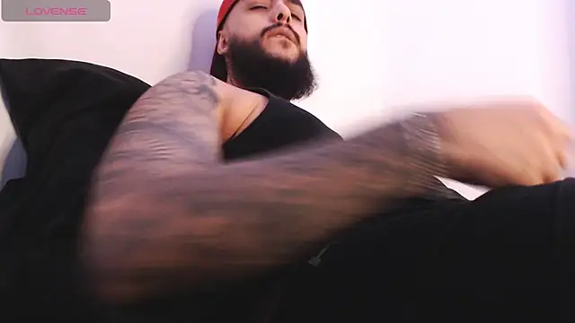 SantiagoHincapiie online show from March 25, 10:30 pm