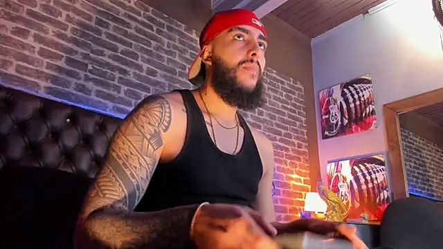 SantiagoHincapiie online show from March 10, 9:08 pm