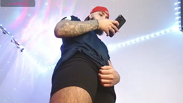 SantiagoHincapiie online show from April 1, 6:59 am