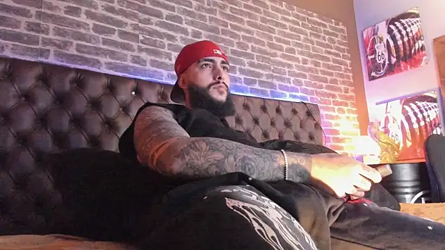 SantiagoHincapiie online show from March 9, 8:56 pm