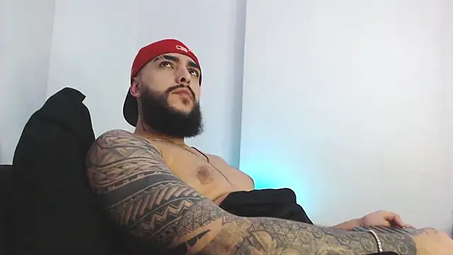 SantiagoHincapiie online show from March 19, 5:18 am