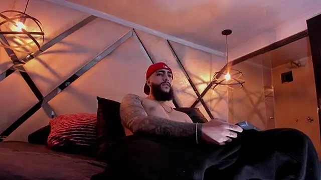 SantiagoHincapiie online show from March 5, 4:20 am