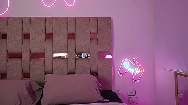 Fernanda thail  online show from April 14, 7:19 pm