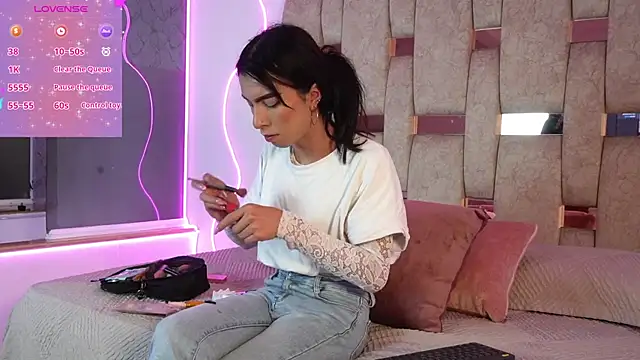 Fernanda thail  online show from April 10, 7:43 pm