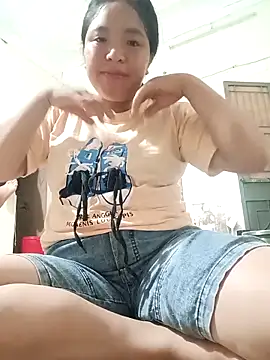 Snapshot of Lucky_girl_4 chatting on May 1, 8:08 am Lucky girl 4 online show from May 1, 8:08 am