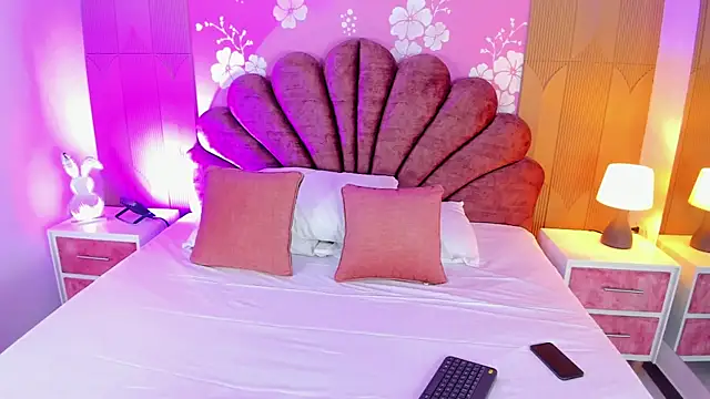 Sara colyn online show from April 5, 8:48 pm