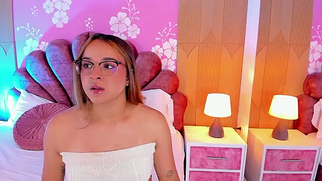 Sara colyn online show from March 4, 9:00 pm