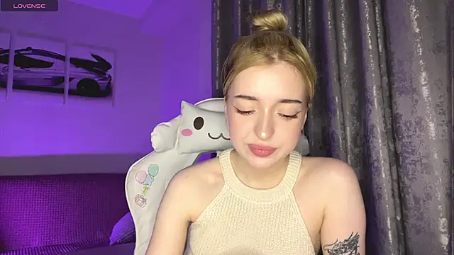 Snapshot of EllianaMiller chatting on March 1, 10:32 pm EllianaMiller online show from March 1, 10:32 pm