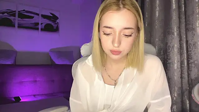 Snapshot of EllianaMiller chatting on February 28, 4:17 pm EllianaMiller online show from February 28, 4:17 pm