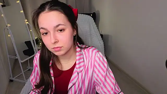 BellaThery online show from February 20, 1:35 pm