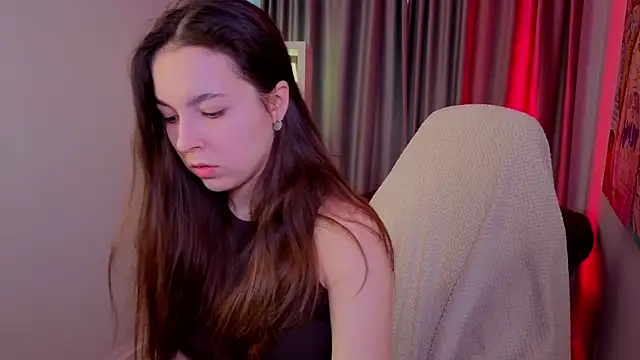 Snapshot of BellaThery chatting on July 11, 4:46 am BellaThery online show from July 11, 4:46 am
