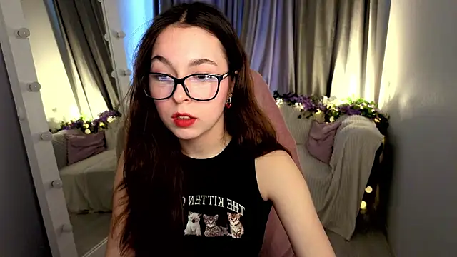 BellaThery online show from April 8, 5:09 am