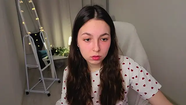 BellaThery online show from February 22, 5:43 am