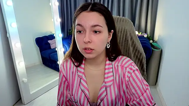 BellaThery online show from April 22, 5:03 am