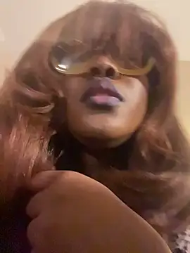 Snapshot of MadameXtasy chatting on February 26, 6:02 am MadameXtasy online show from February 26, 6:02 am