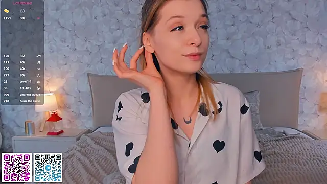 CleopatraHabibi online show from March 29, 7:10 am