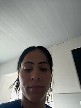 Snapshot of Issis2000 chatting on July 15, 10:22 am Issis2000 online show from July 15, 10:22 am
